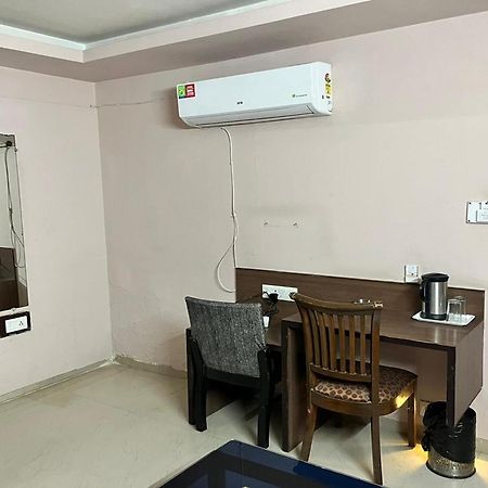 Hotel Shailly Inn Ahmedabad Eksteriør billede