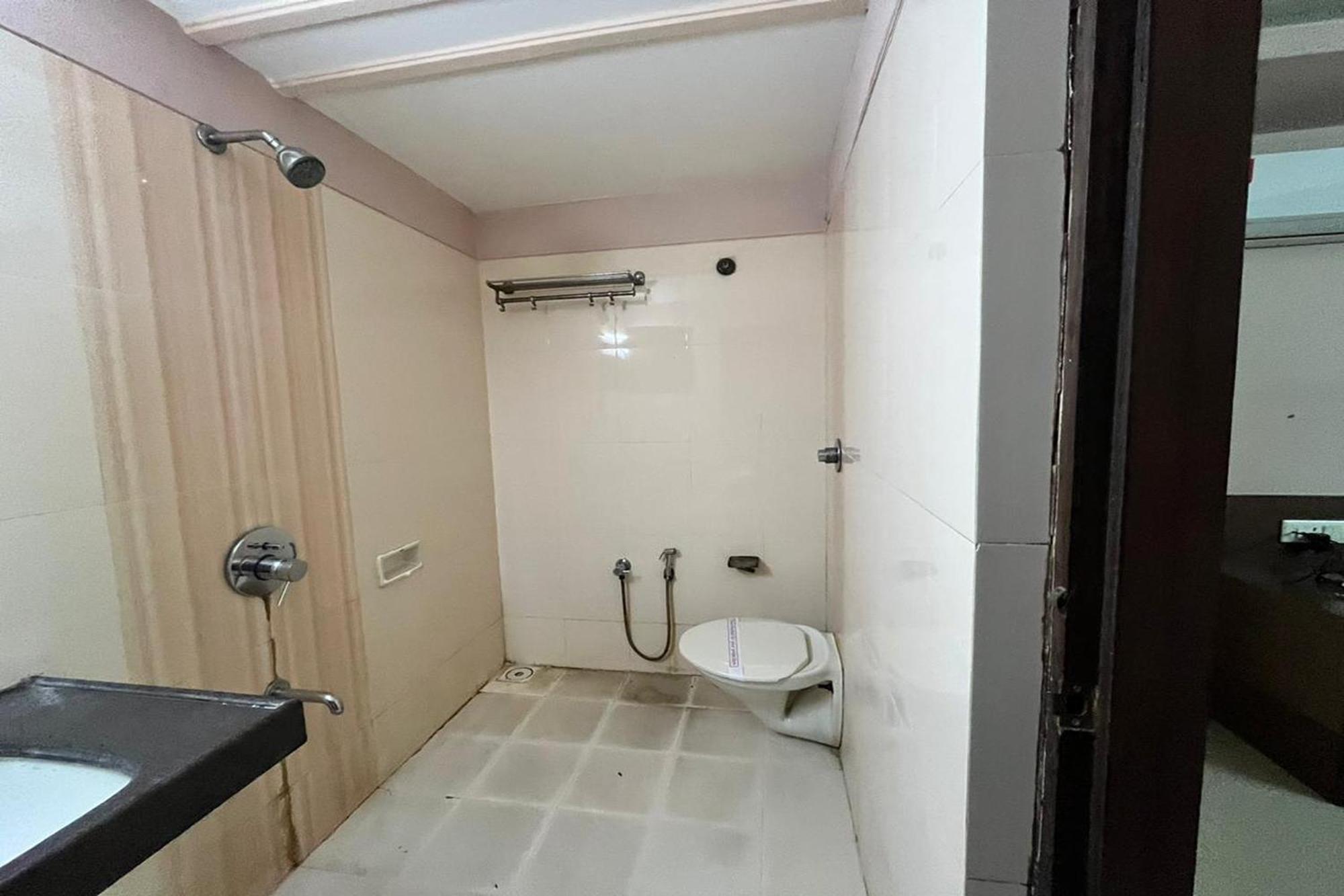 Hotel Shailly Inn Ahmedabad Eksteriør billede