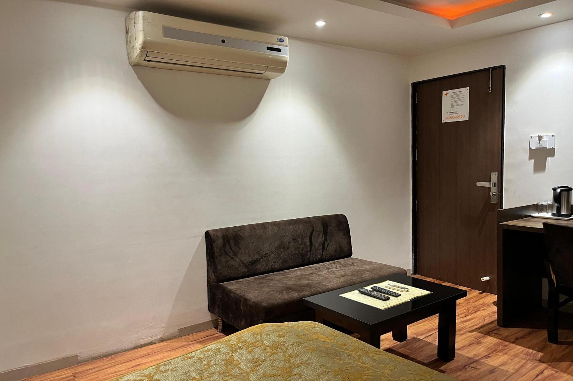 Hotel Shailly Inn Ahmedabad Eksteriør billede