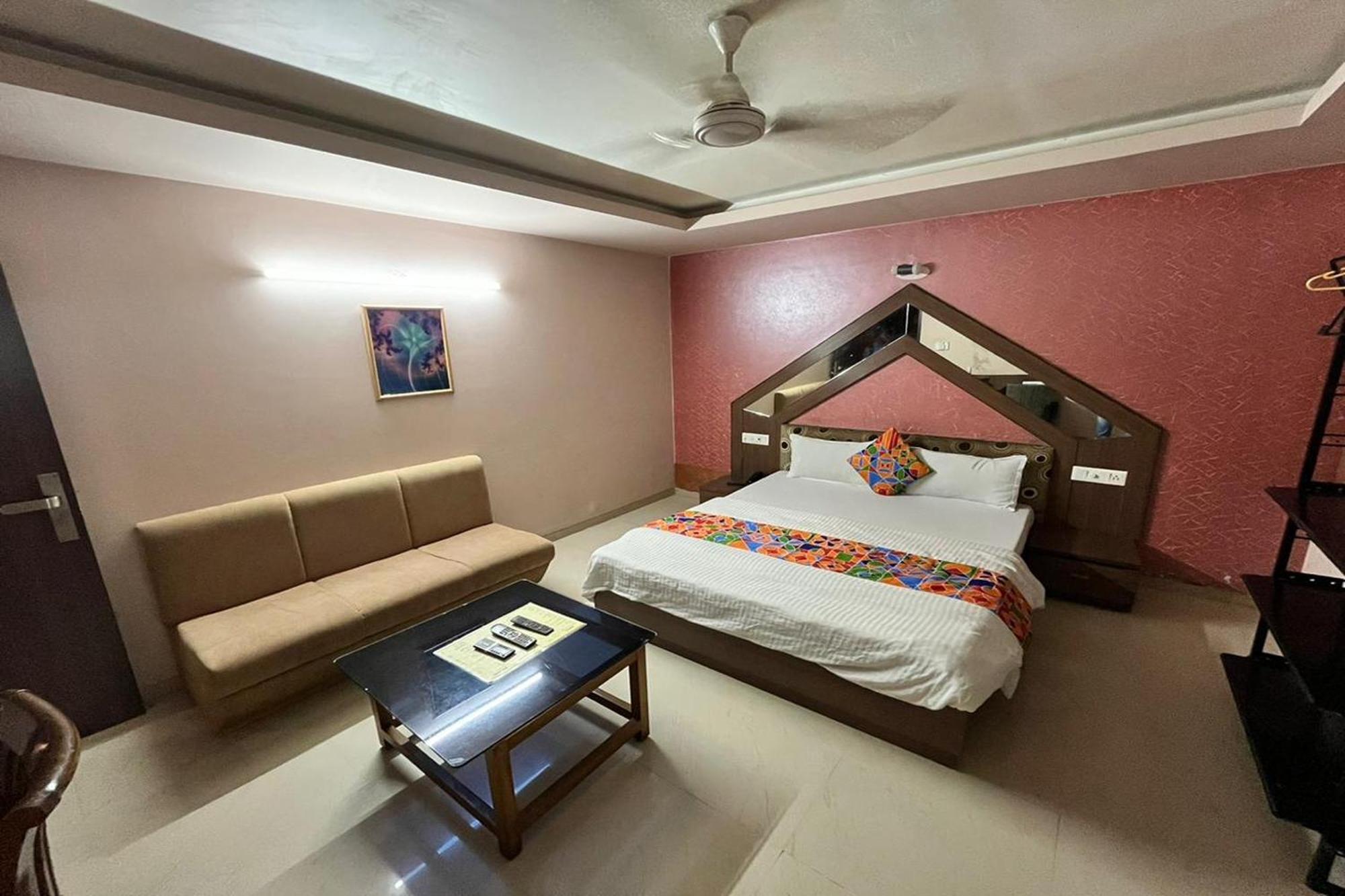 Hotel Shailly Inn Ahmedabad Eksteriør billede